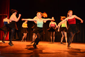 DANCING IN THE SCREEN - Modern Jazz